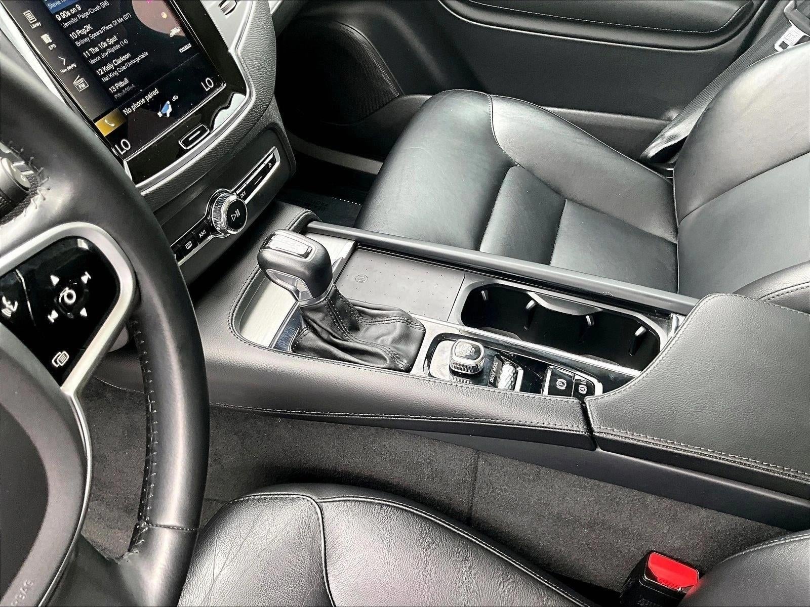 2021 Volvo XC90 Momentum