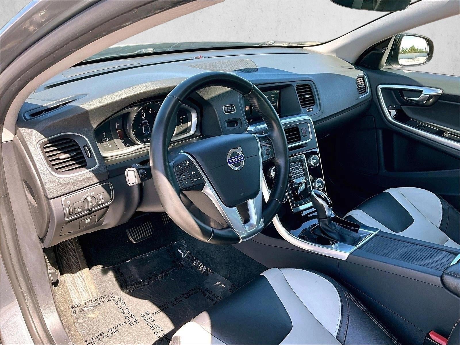 2016 Volvo S60 Cross Country T5 Platinum