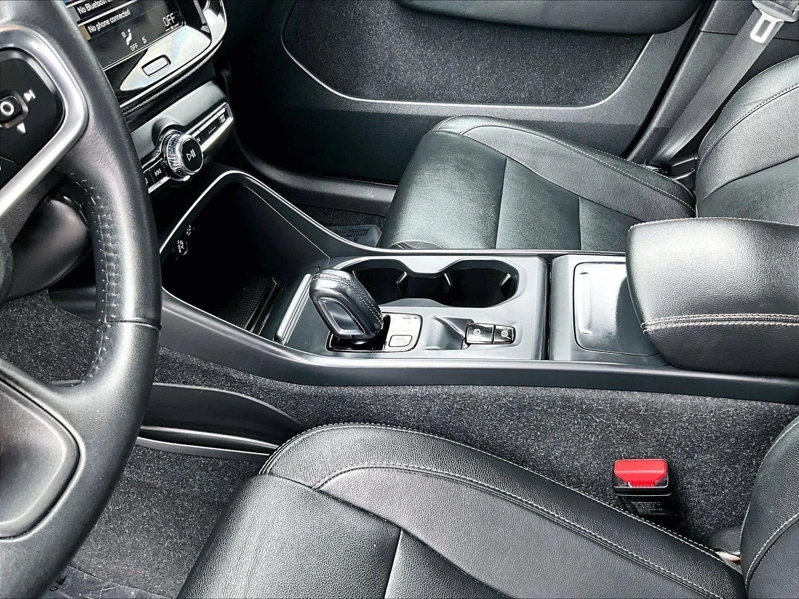 2021 Volvo XC40 Momentum