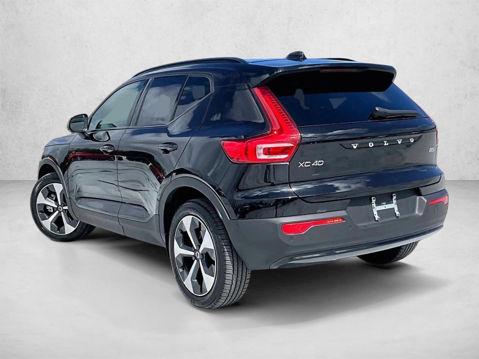 2024 Volvo XC40 Plus Dark Theme