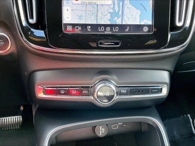 2024 Volvo XC40 Plus Dark Theme