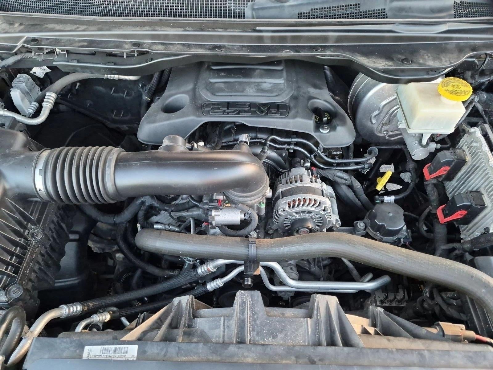 2020 RAM 1500 Big Horn Crew Cab 4x4 5'7" Box