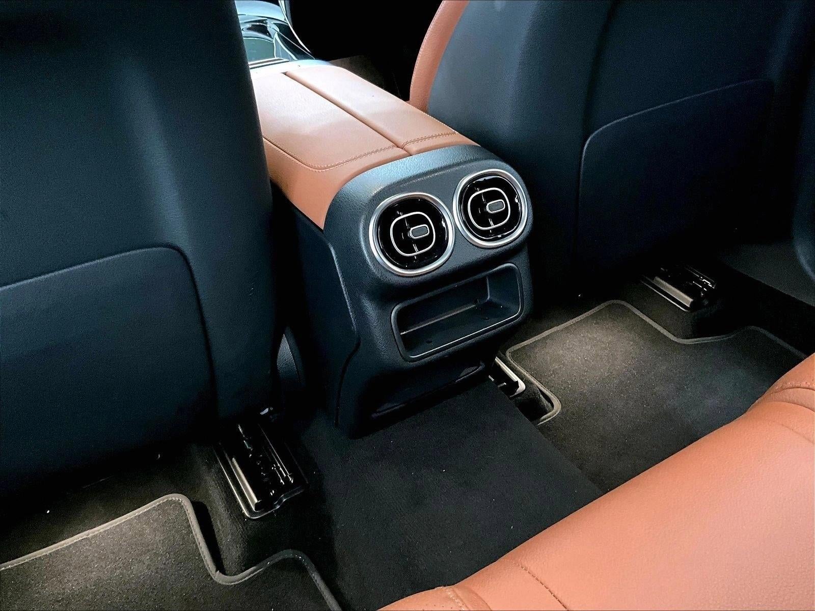 2025 Mercedes-Benz GLC 300 SUV