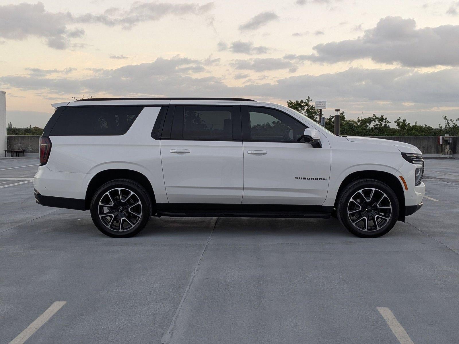 2025 Chevrolet Suburban RST