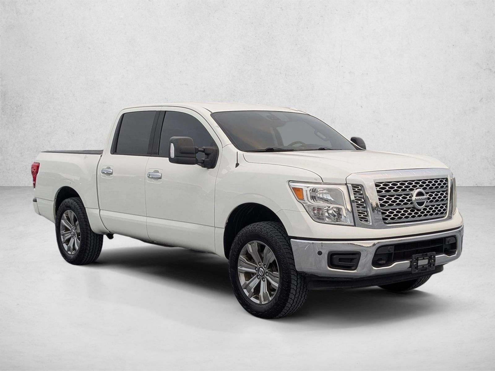 2018 Nissan TITAN SV
