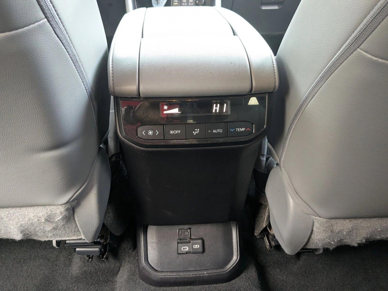 2023 Toyota Highlander Base