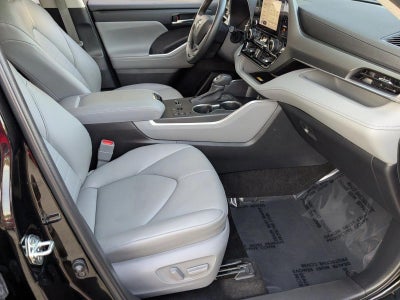 2023 Toyota Highlander Base