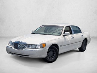 2000 Lincoln Town Car Signature