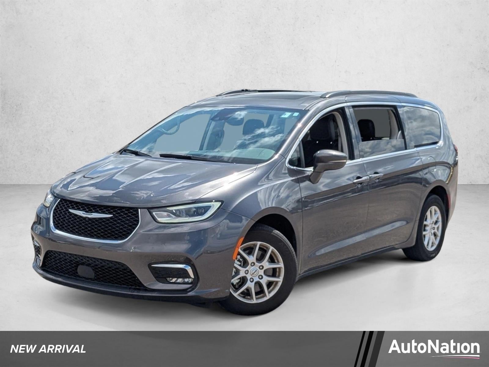 2022 Chrysler Pacifica Touring L's photo