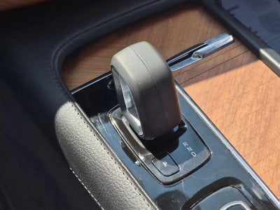 2022 Volvo XC90 Recharge Plug-In Hybrid T8 Inscription Expression 7 Passenger
