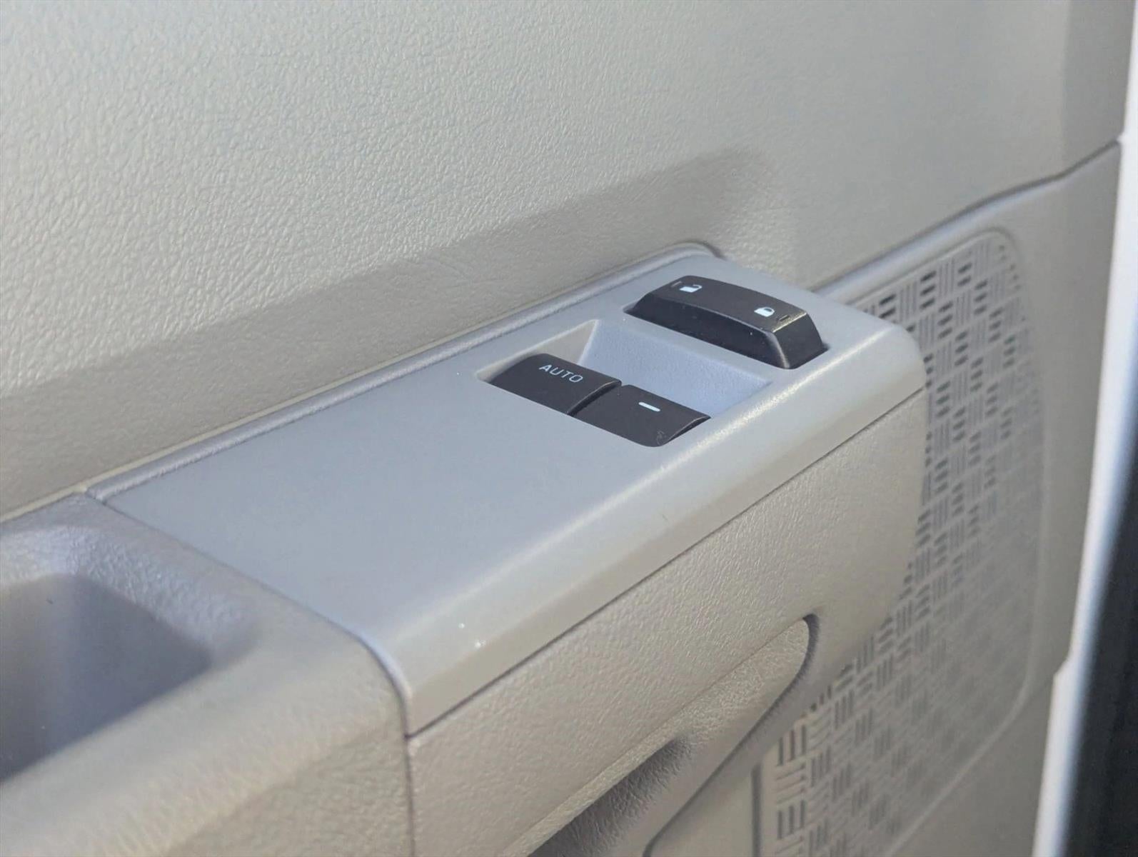 2022 Ford E-Series Cutaway Base