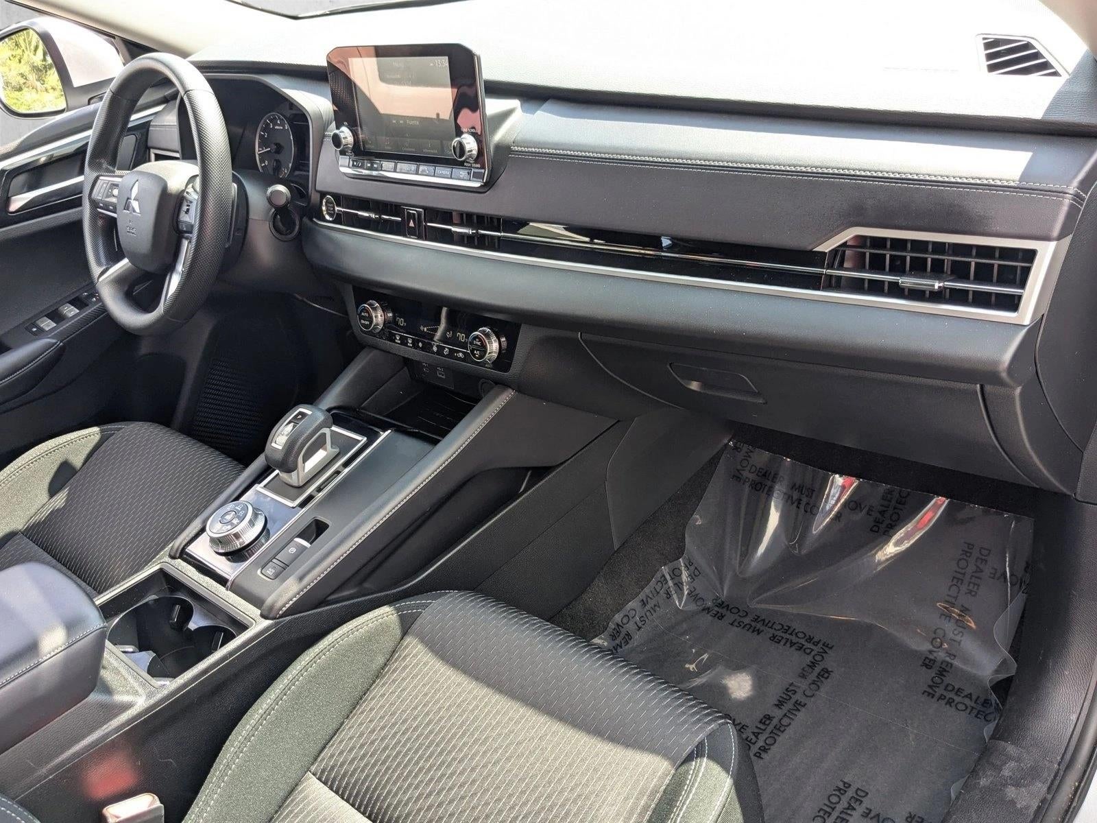 2024 Mitsubishi Outlander ES