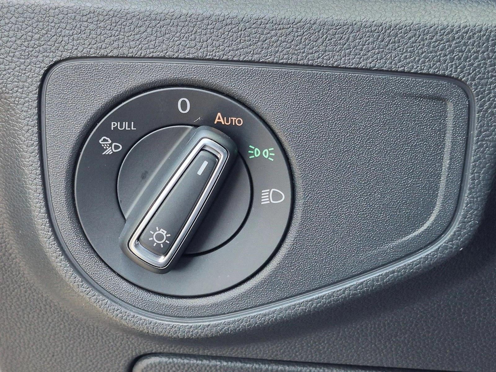 2023 Volkswagen Atlas 2.0T SE w/Technology FWD
