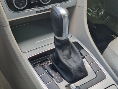 2012 Volkswagen Passat 4dr Sdn 3.6L V6 DSG SE w/Sunroof & Nav