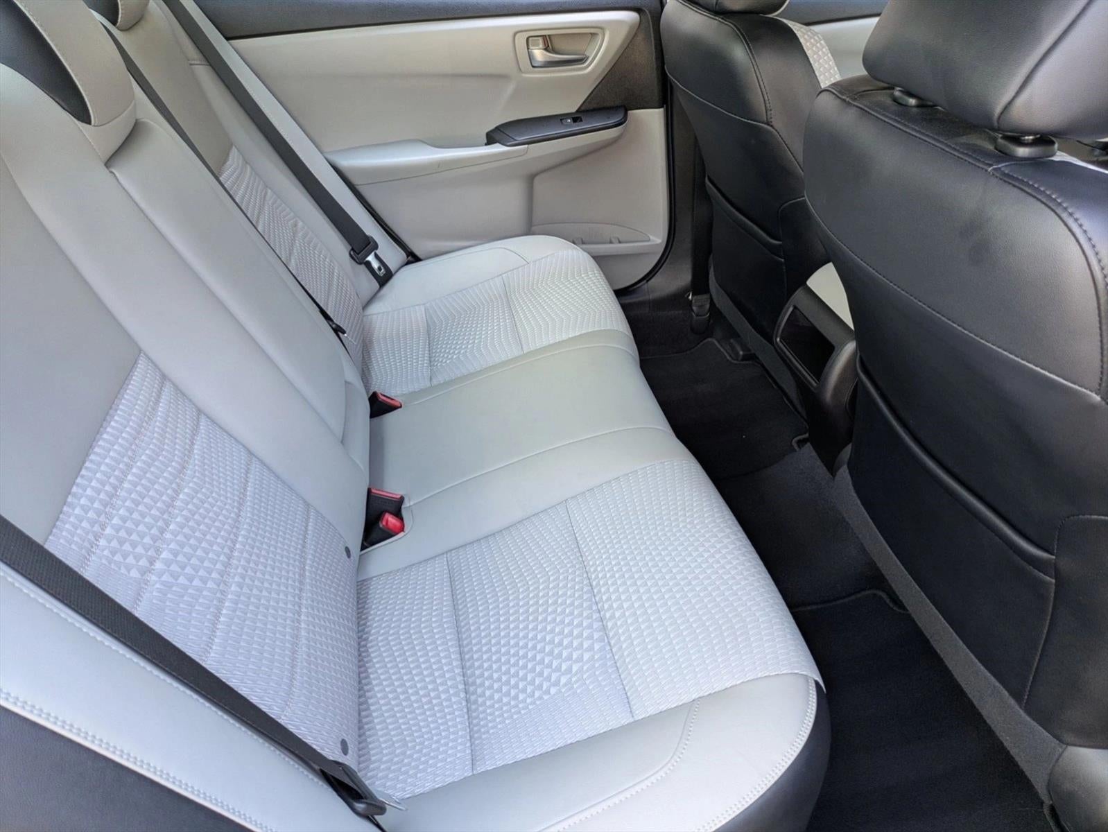 2015 Toyota Camry 4dr Sdn I4 Auto SE (SE)