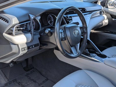2020 Toyota Camry SE Auto (SE)