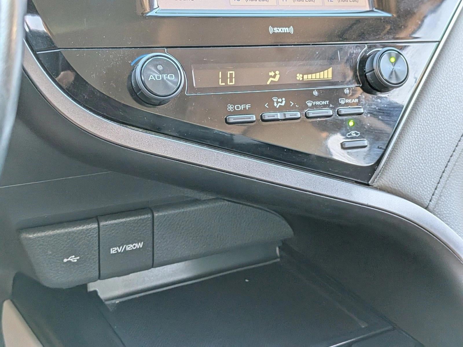 2020 Toyota Camry SE Auto (SE)