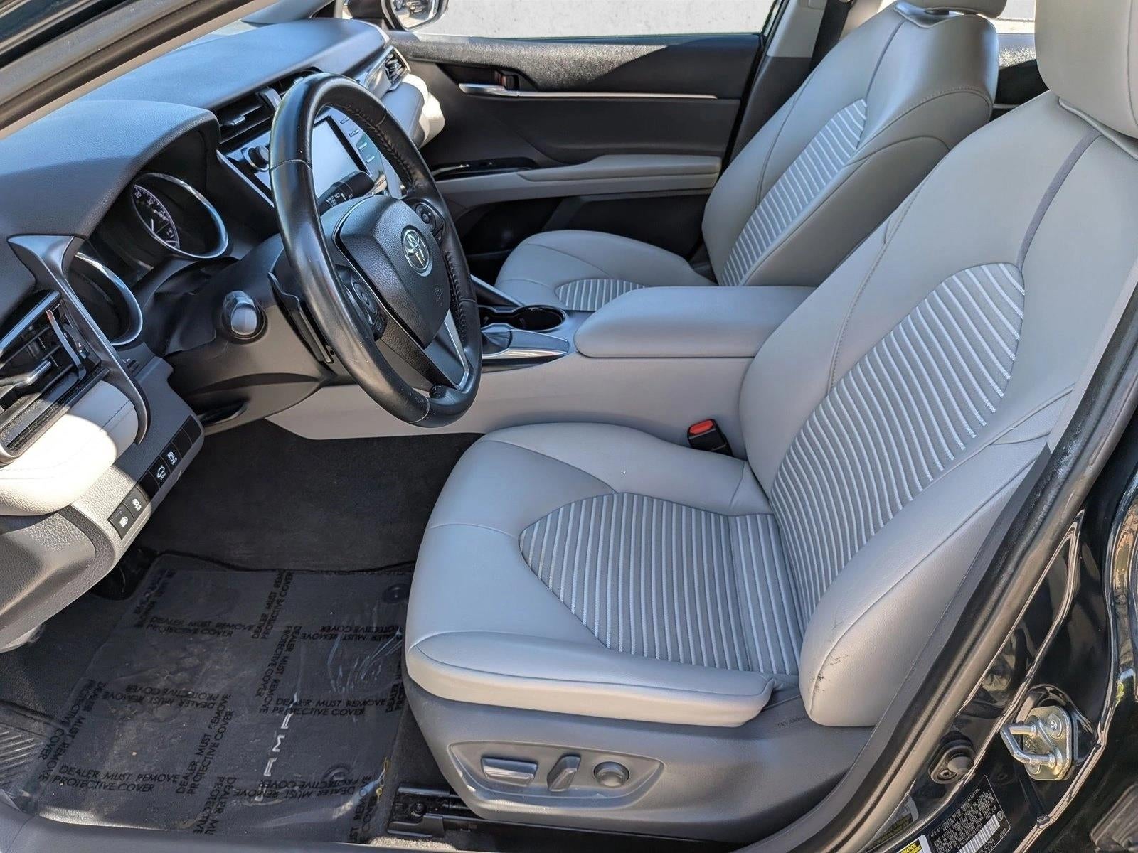 2020 Toyota Camry SE Auto (SE)