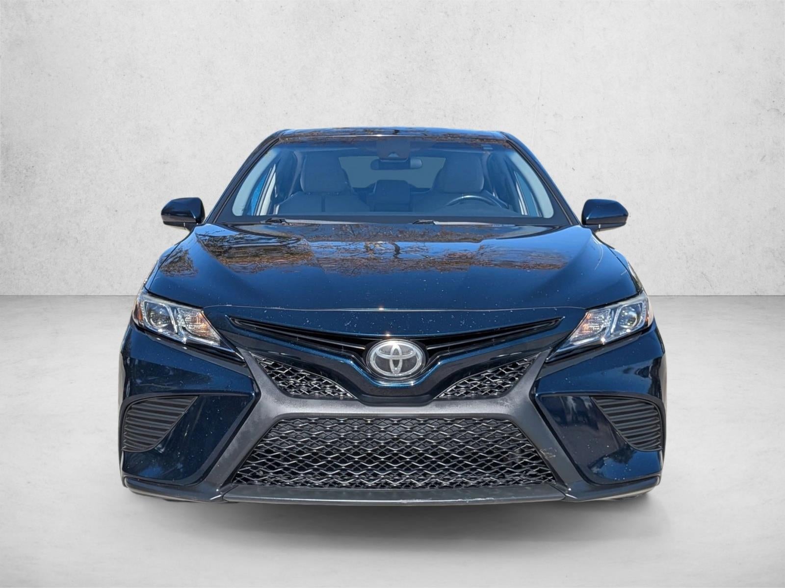 2020 Toyota Camry SE Auto (SE)