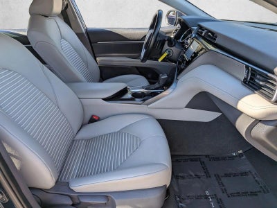 2020 Toyota Camry SE Auto (SE)