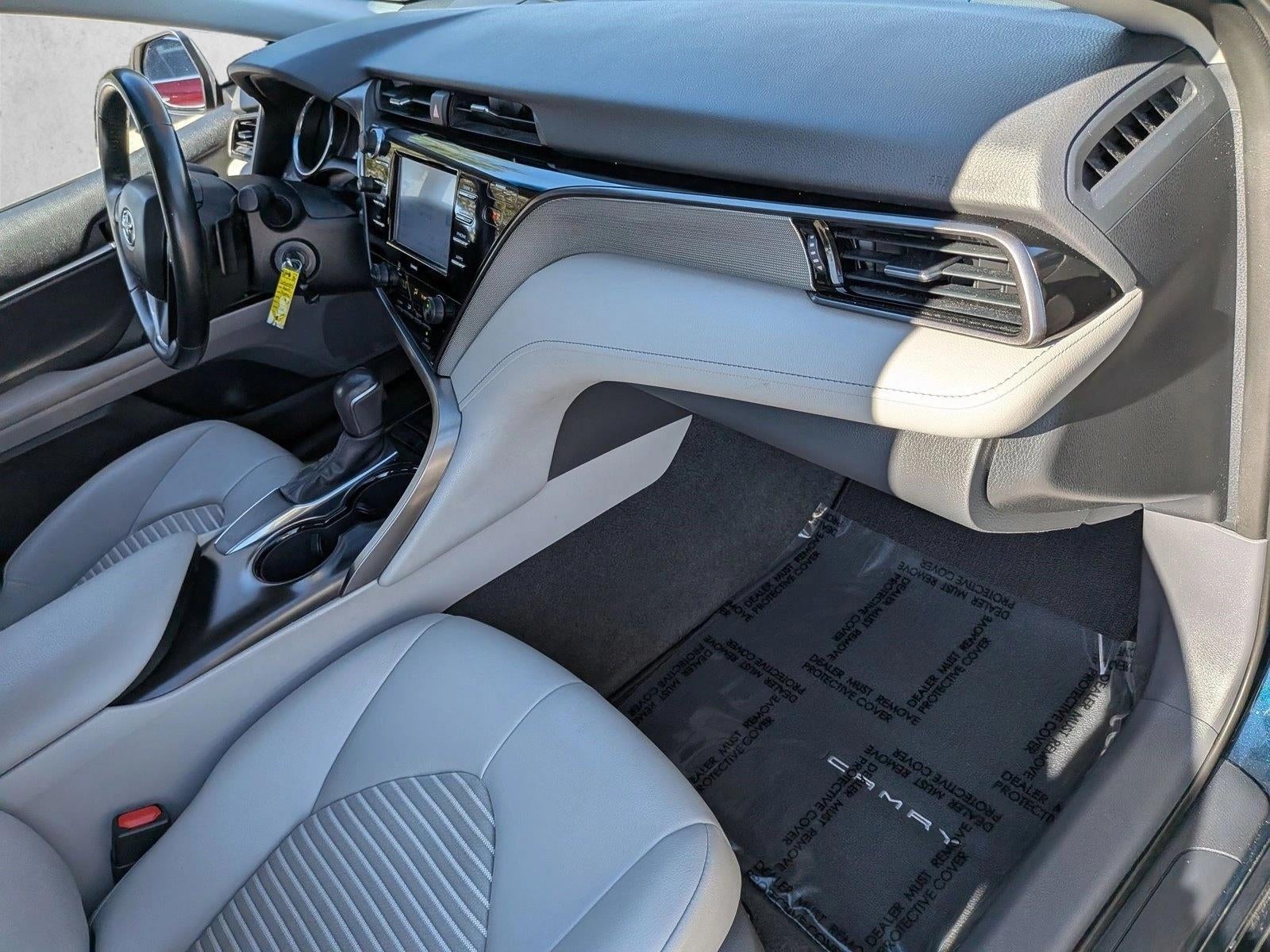 2020 Toyota Camry SE Auto (SE)