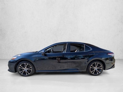 2020 Toyota Camry SE Auto (SE)