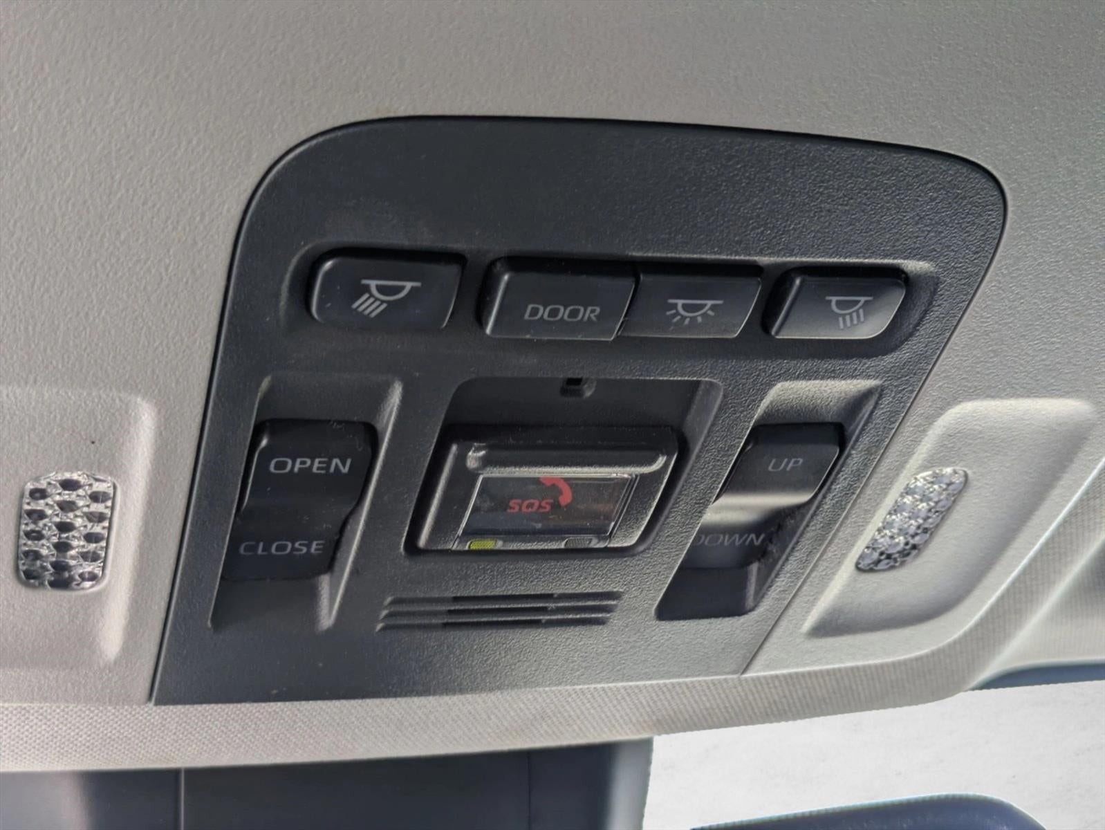 2022 Toyota Camry SE Auto (SE)