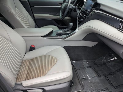 2022 Toyota Camry SE Auto (SE)