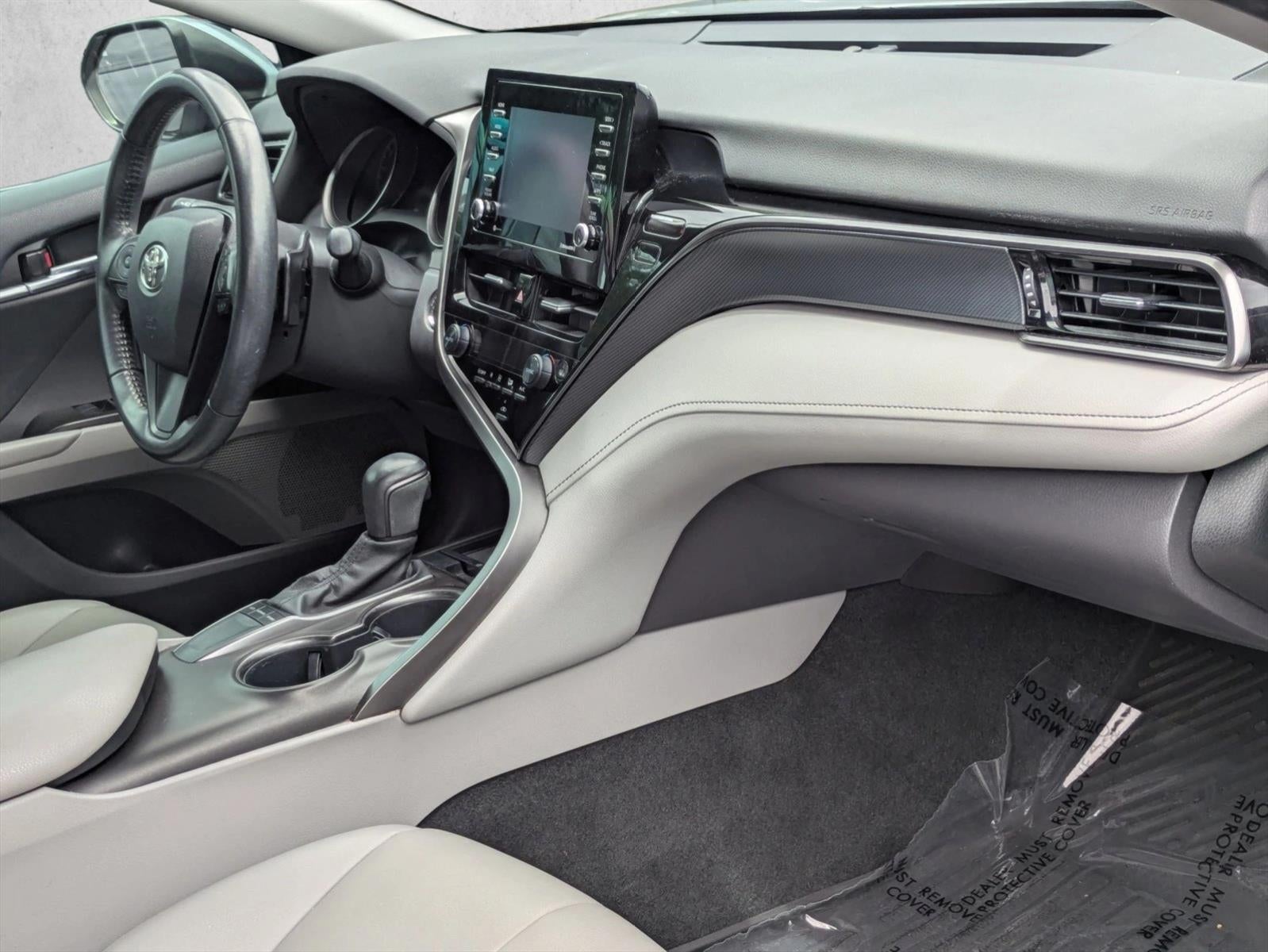 2022 Toyota Camry SE Auto (SE)