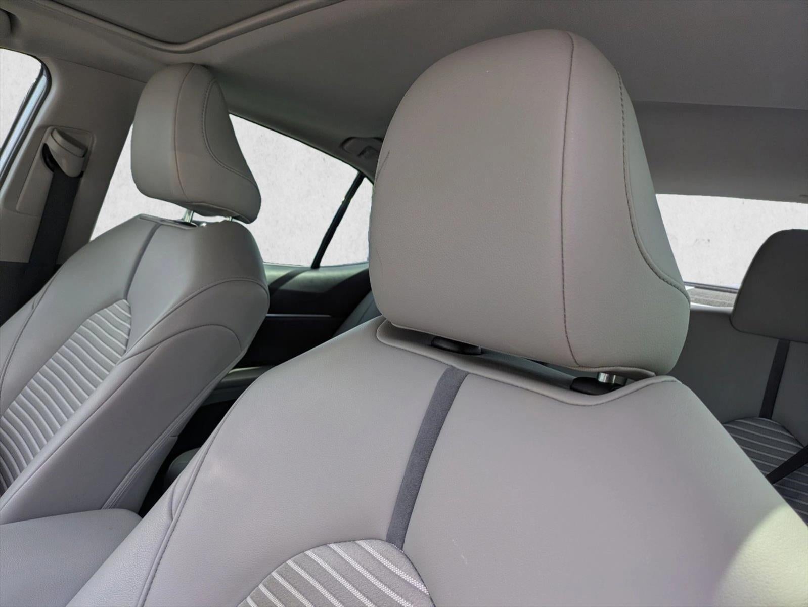 2022 Toyota Camry SE Auto (SE)