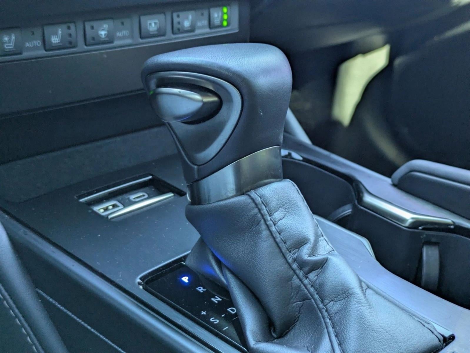 2025 Lexus ES 300h Luxury FWD