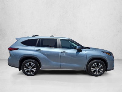 2023 Toyota Highlander Hybrid XLE AWD (Natl)
