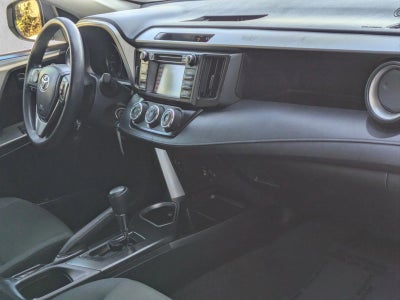 2018 Toyota RAV4 LE FWD (GS)