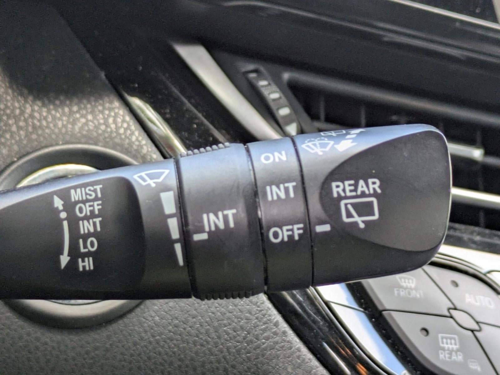 2019 Toyota C-HR XLE FWD (Natl)