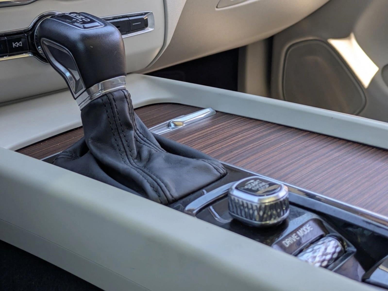 2021 Volvo XC60 T5 FWD Momentum
