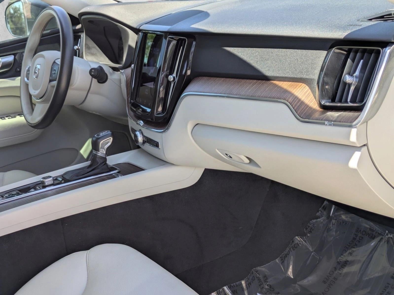 2021 Volvo XC60 T5 FWD Momentum