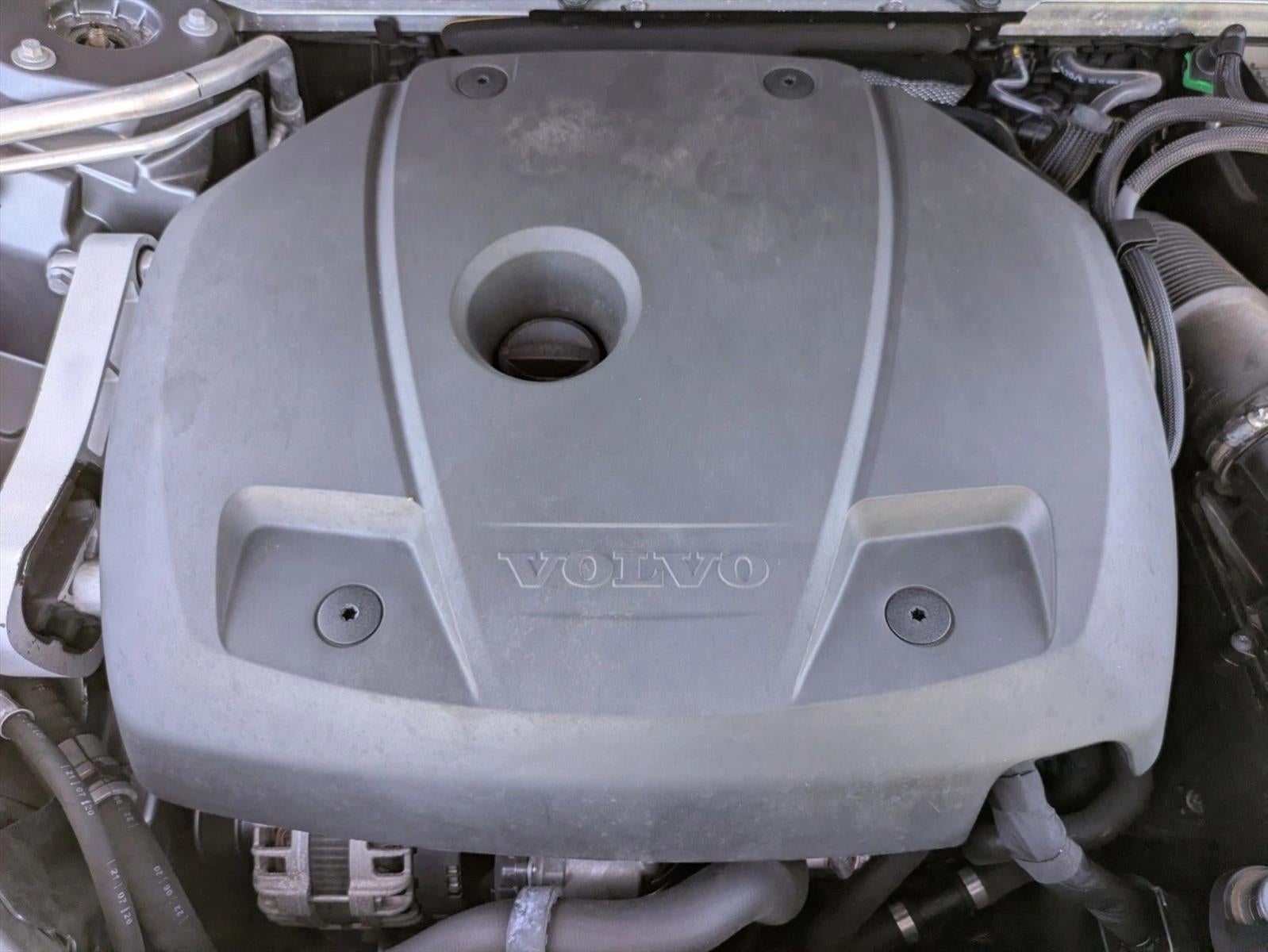 2021 Volvo XC60 T5 FWD Momentum