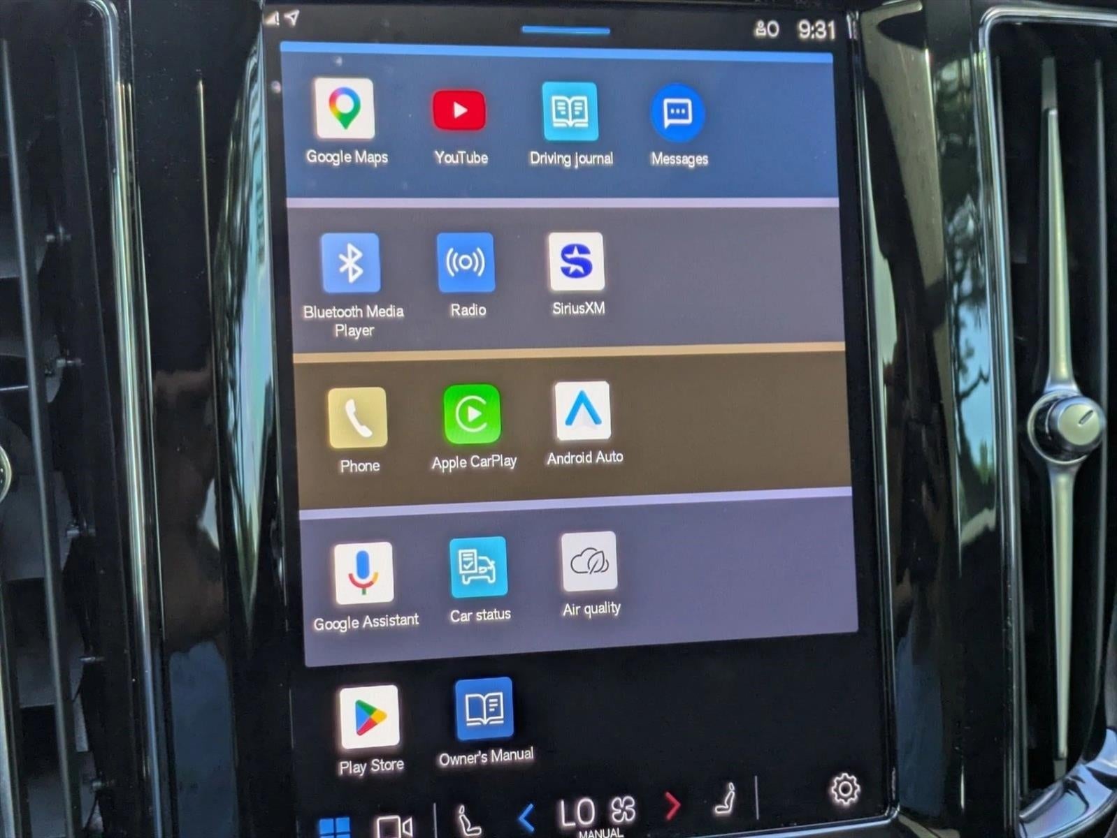 2024 Volvo XC60 B5 AWD Plus Dark Theme