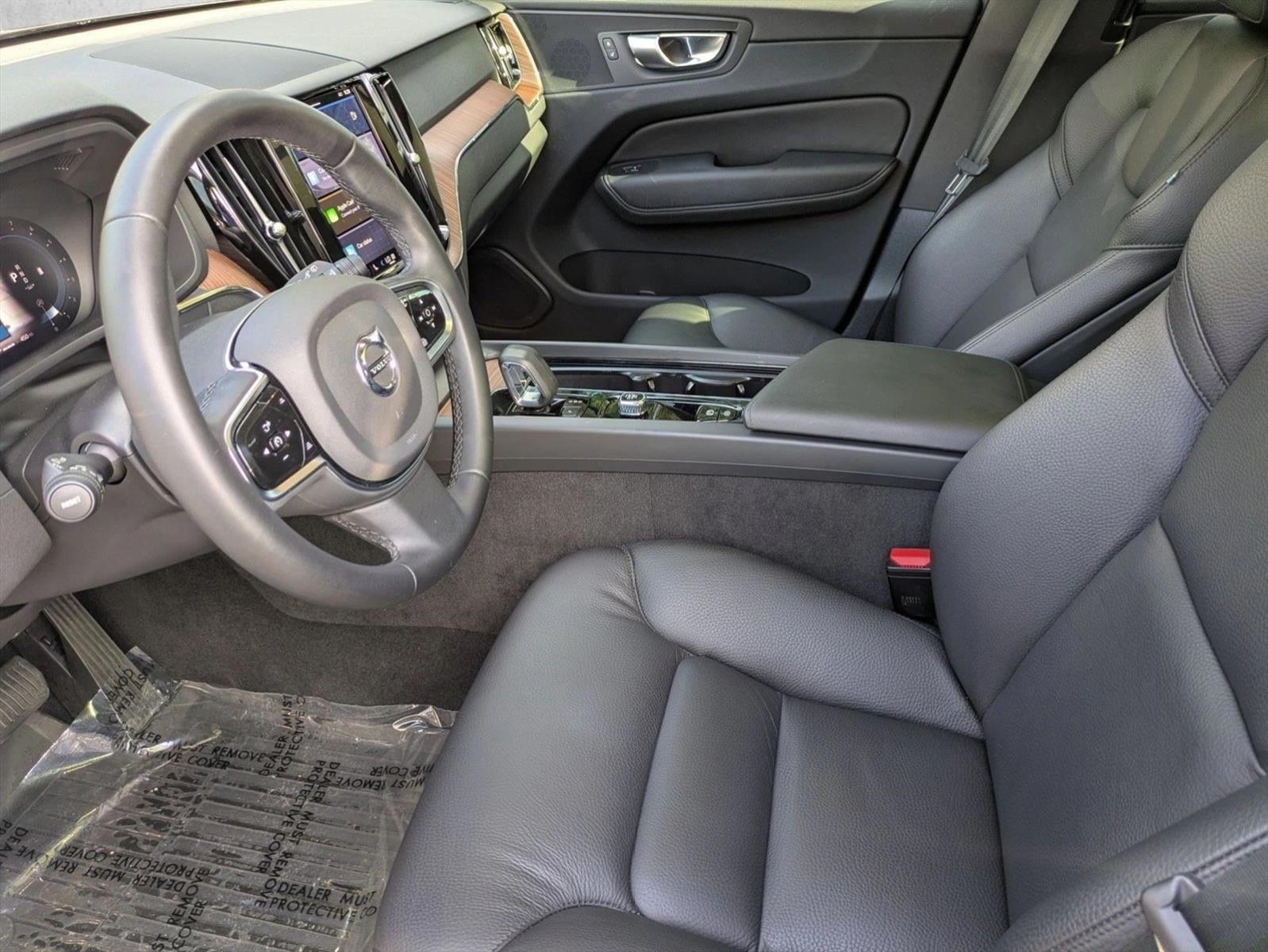 2024 Volvo XC60 B5 AWD Plus Dark Theme