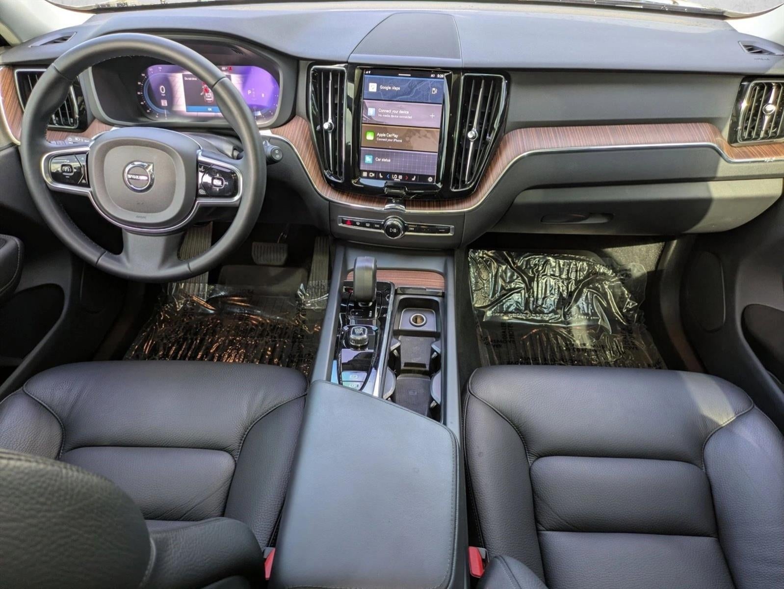 2024 Volvo XC60 B5 AWD Plus Dark Theme