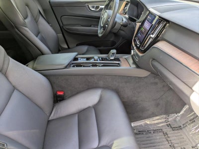 2024 Volvo XC60 B5 AWD Plus Dark Theme