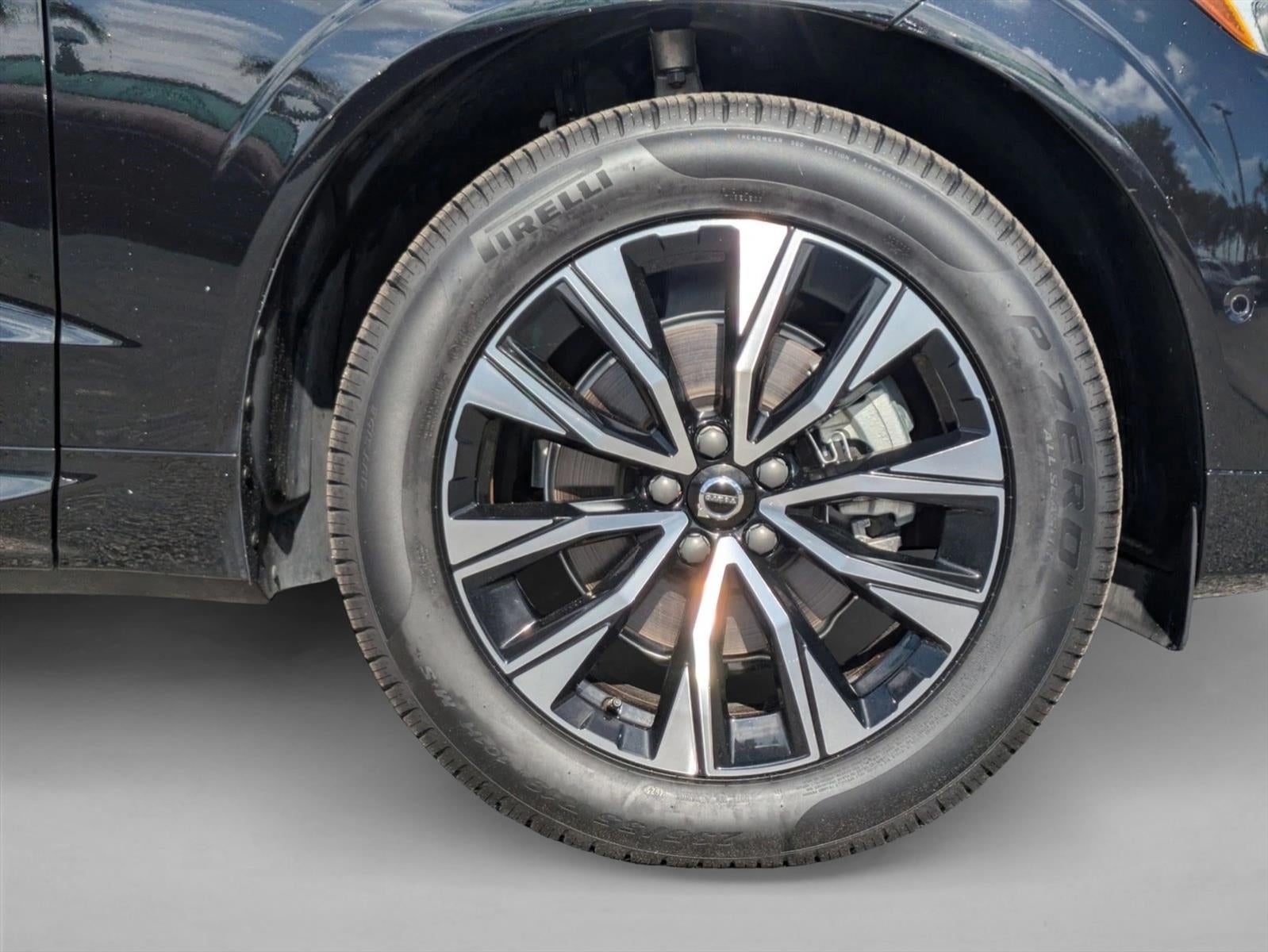 2024 Volvo XC60 B5 AWD Plus Dark Theme