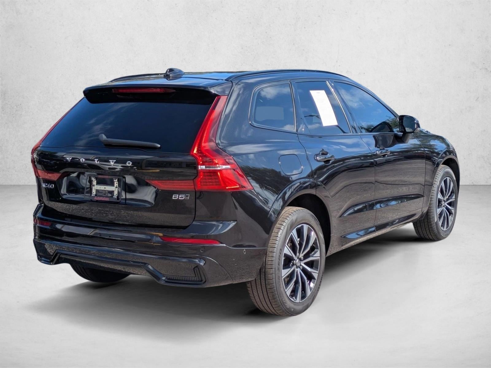 2024 Volvo XC60 B5 AWD Plus Dark Theme