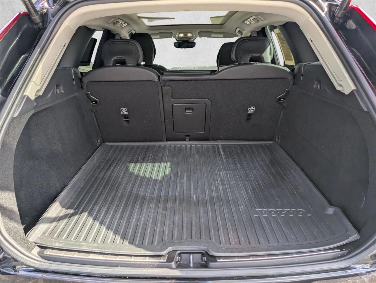 2024 Volvo XC60 B5 AWD Plus Dark Theme