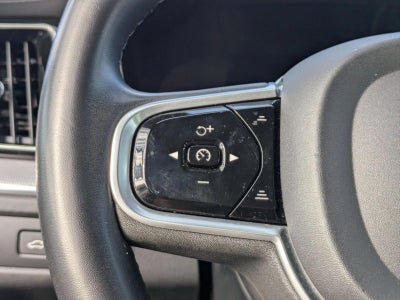 2022 Volvo XC60 B5 AWD R-Design