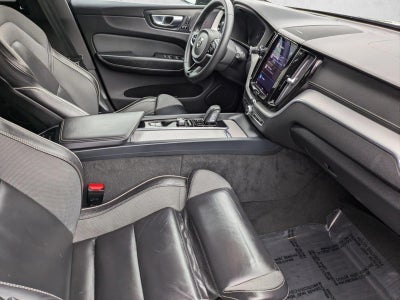 2022 Volvo XC60 B5 AWD R-Design