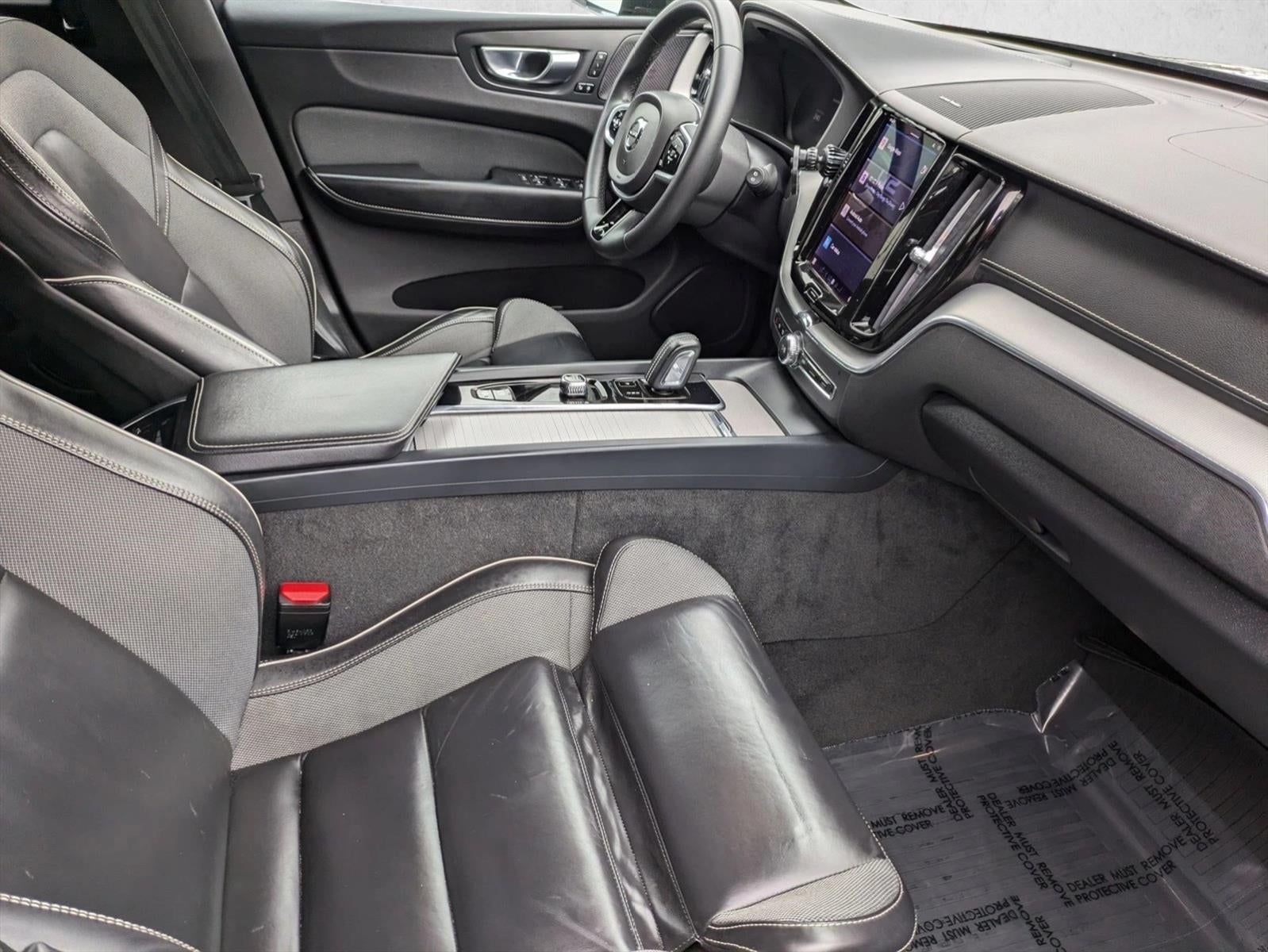 2022 Volvo XC60 B5 AWD R-Design