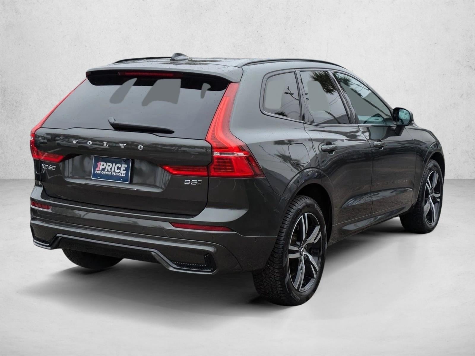 2022 Volvo XC60 B5 AWD R-Design