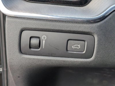 2022 Volvo XC60 B5 AWD R-Design