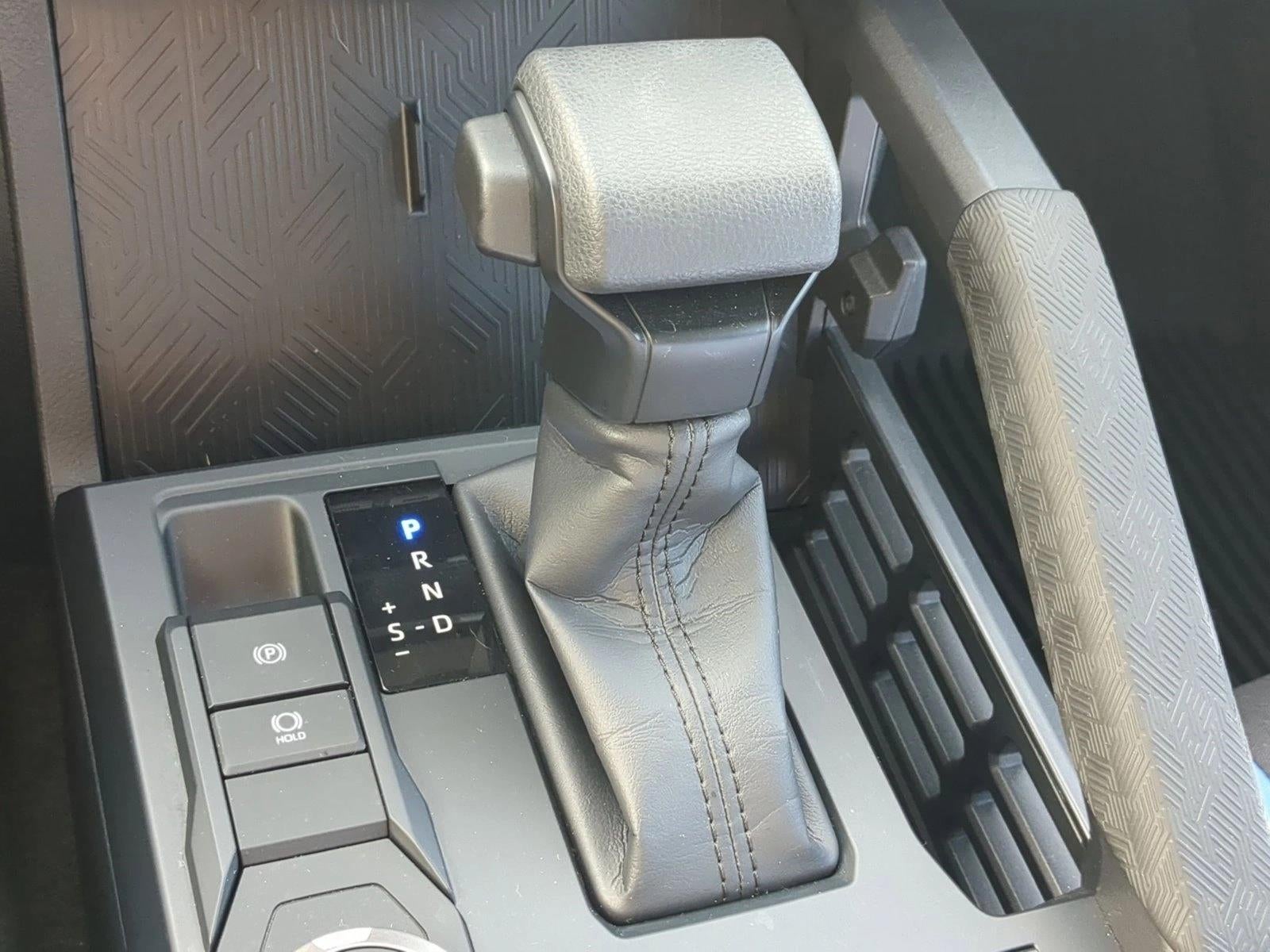 2025 Toyota Tacoma 2WD 2WD SR5 Double Cab 5' Bed AT (SE)